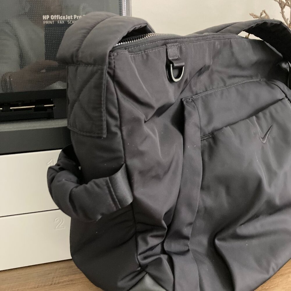 Versatile Nike Black Padded Bag